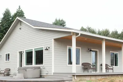 Image de Beautiful House with Hot Tub in Sunny Blue Lake
