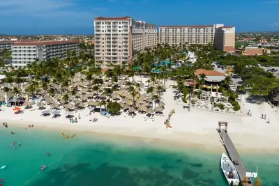 Image de 2-bedroom ocean view condo in Palm Beach Aruba sleeps 8, WiFi, Ac, fitness room