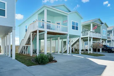 Image de Coastal Getaway w/ Community Pool + Fishing Nearby