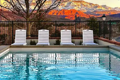 Image de Lux Mansion-Private Pool-Mini Golf-Castle Room-Sleeps 32-Zions