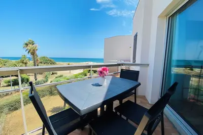 Image de ☀️ Studio balcon vue mer sur plage avec piscine aux Capitelles ☀️