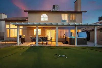 Image de Extravagant 4bd Home w/ Hot Tub & Pool Table
