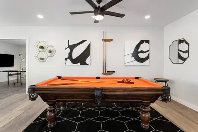 Image de Stylish 5bd Home w/Ping Pong and Billiard Table!