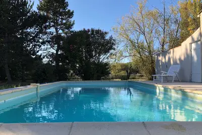 Image de Paradis de verdure avec piscine privée – Havre de paix près du Château d’Oléron