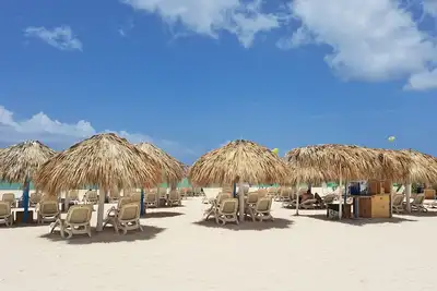 Image de Up to 10 people beach & pool vacation paradise. Wi-Fi, maid, airport pick-up.