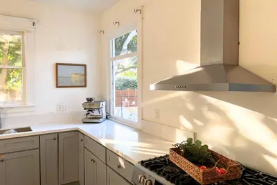 Image de Cozy 3-bedroom house in Belmont Heights a short walk to beach