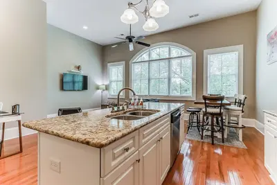 Image de Spacious, Walkable & Cozy with lots of Space! King and Queen beds