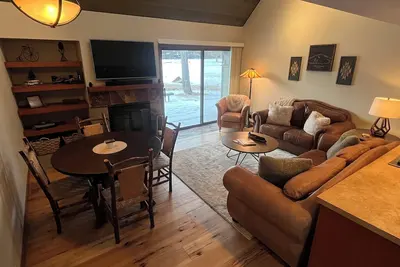 Recently Remodeled Golf Course Condo w/ A/C, Sharc Passes, Bikes & Pet Friendly