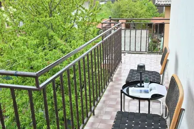 Image de Cosy 1-bedroom apartment in ski resort Bansko with WiFi, terrace, and kitchen.