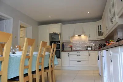 Image de Beautiful private home in Killarney Town Centre - Free Parking \/WiFi sleeps 10