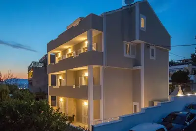 Image de Appartement de vacances Podstrana pour 1 - 4 personnes avec 2 chambres à coucher - Logement de vacan