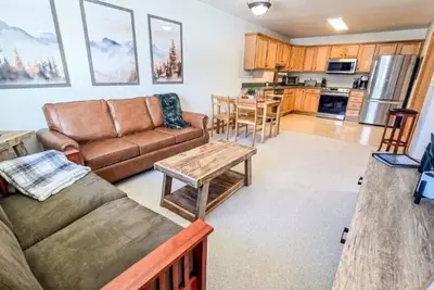 Image de Convenient and Comfortable Townhome with Mountain Views