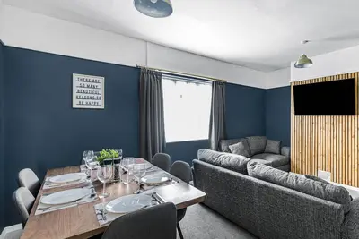 Image de Maison-Salle de bain privée séparée-Vue sur Jardin
