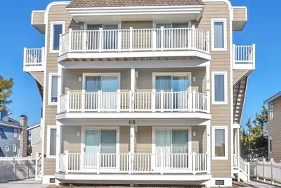 Image de Less than 1 block to beach and boardwalk!