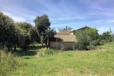 Image de Maison de charme à la campagne, tout confort, animaux admis, 3 Km de Ménerbes.