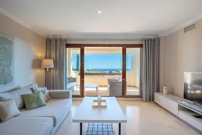 Image de Stunning full seaview apartment within gated community in quiet El Paraiso area