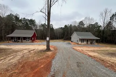 Image de The Red Cottage on Brownlee!
