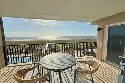 Image de Spacious Oceanfront Condo w/ Sunrise Views + Pool & Beach