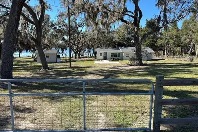 Image de 4-bedroom Lake House in fabulous Clermont, Florida on Lake Nellie