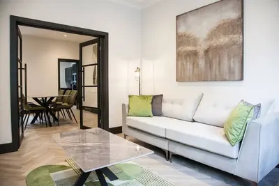 Image de Bright & Modern Manchester Home | Free Parking
