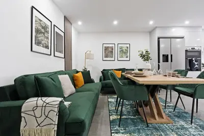 Image de Southampton Getaway | Huge Home + Garden Sleeps 10