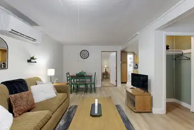 Image de Cozy duplex, first floor unit w/ kitchen, shared fire pit, lake access, wifi, Tv