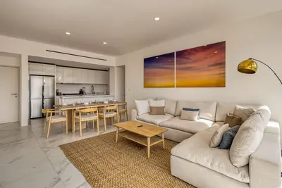 Spacious condo with private washer/dryer, city views, and shared pool