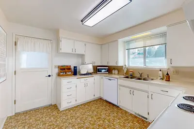 Image de Spacious home with remote workspace, close to downtown Gig Harbor