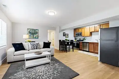 Image de Newly Remodeled 2br/1ba Apt - Close To It All!