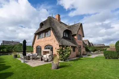Image de Villa Hengist with its own sauna, 600 meters from the west beach, Wenningstedt, Sylt