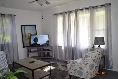 Image de Cozy 3-bedroom house in quite neighborhood.