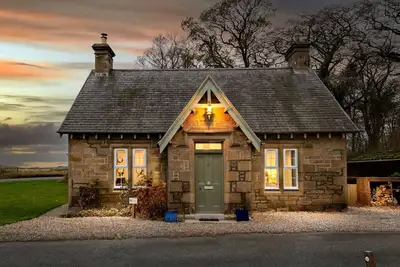 The Lodge on Scottish Estate - wood burner - dogs welcome