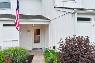 Image de Lakefront 2 Bedroom townhome in Mallard Lakes-Minutes from beach! !