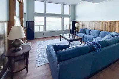 Image de South Whidbey waterfront escape w\/ large patio & stunning views