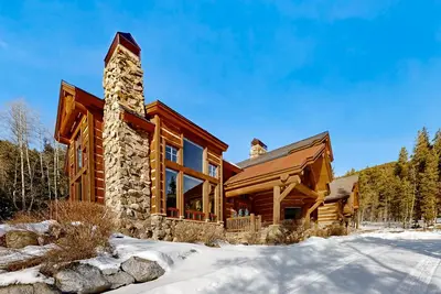Image de Stunning Cabin with wifi, mountain views, private hot tub & secluded location