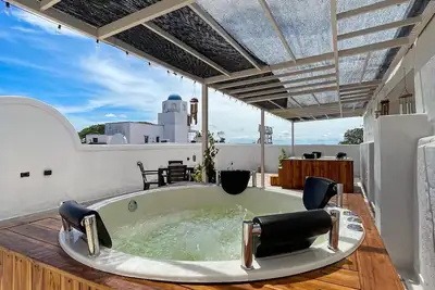 Image de Plaza Blanca está ubicado en el Corazón del Santorini Colombiano.
