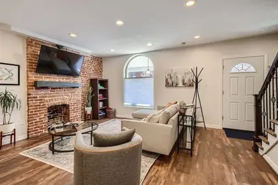 Image de Renovated Victorian Home in Historic neighborhood with amazing location