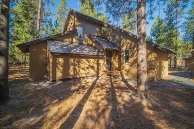 Image de Charming 4-bedroom cozy cabin with Ac and WiFi in brilliant Sunriver
