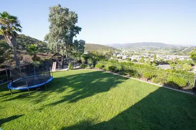 Image de Your Southern California Summer Retreat with pool, waterfall and slide!