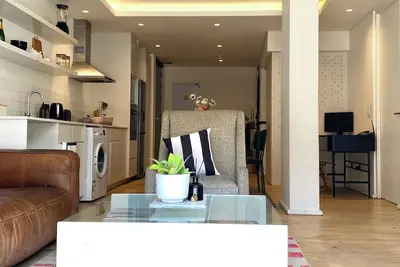 Cozy - 2 Bedroom Apartment