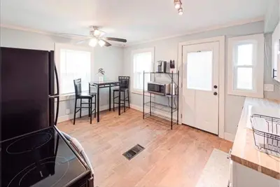 Image de Charming 2-bedroom townhome with fenced backyard in fabulous Evansville.