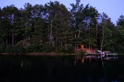 Image de Pinepoint Retreat with Lakeside Sauna