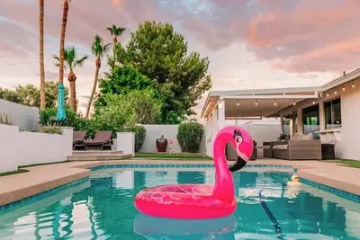 New 4br • Heated Pool • Putting Green • Game Room