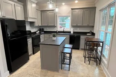 Image de The Gray Cottage on Brownlee!