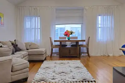 Image de Luxurious 3 bedroom Condo in Jersey City. 10 mins Walk to Jsq Path station