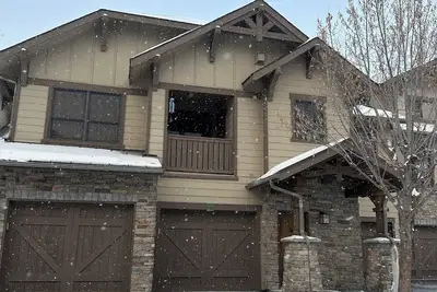 Image de Charming townhome with 1 bedroom and 1 bonus room with a bunk bed in Whitefish.