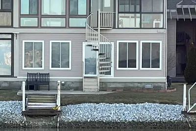 Image de Relaxing 2 bedroom Lake Erie Condo with dock in Oak Harbor