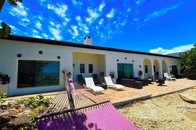 Image de ⭐️⭐️Ocean front Luxury Hacienda with pool, pet friendly 5⭐️🏖️
