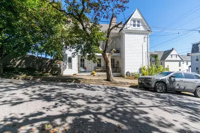 Image de Westy House - old world charm with modern upgrades in this downtown victorian.
