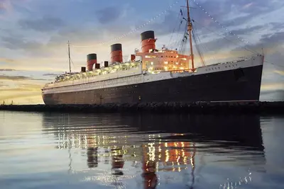 Image de Escape to a Classic Stateroom on an Iconic Ocean Liner with Dining | 3 Rooms